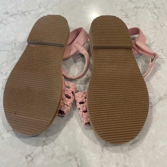 Old Navy Pink Braided Girls Sandals - Picture 2 of 2